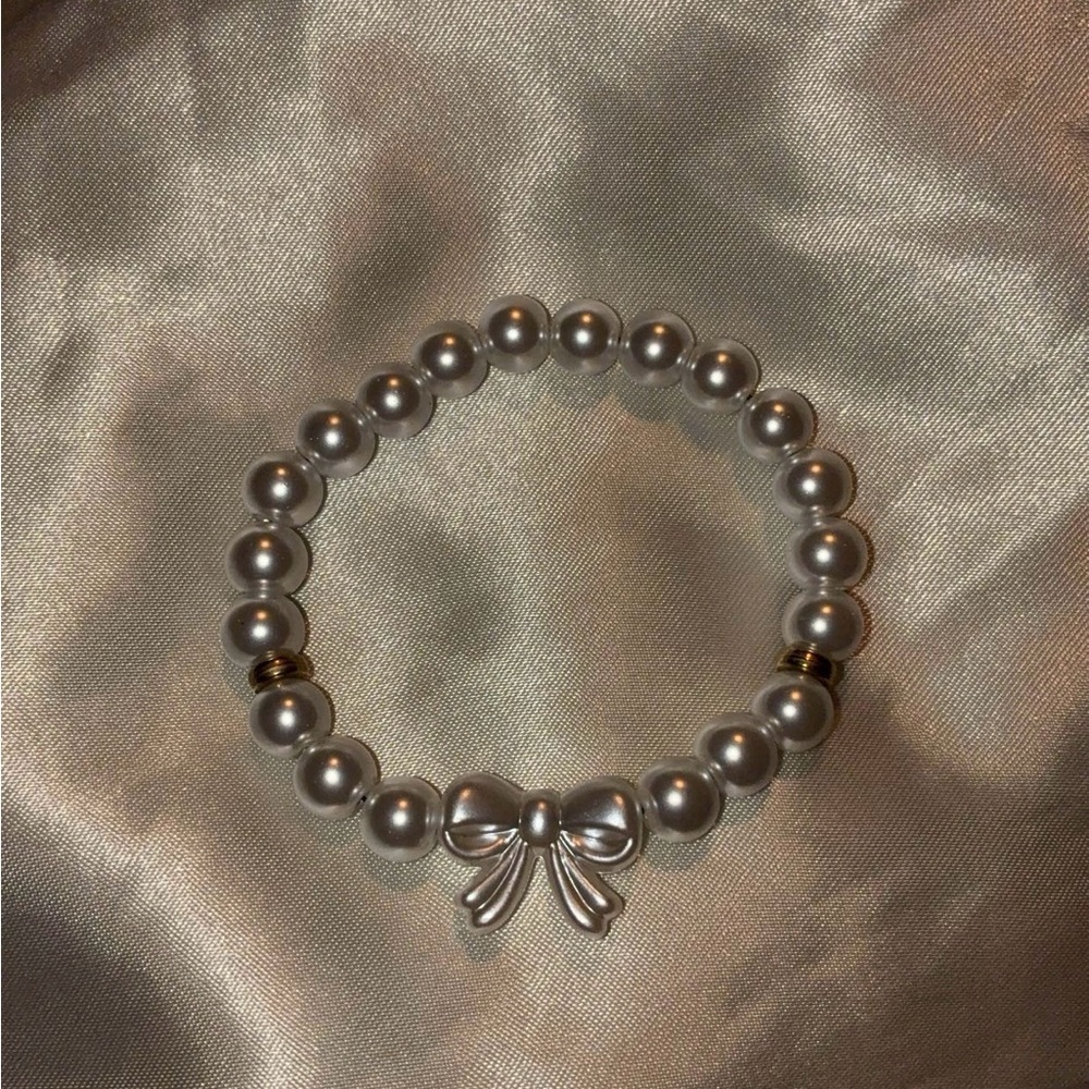 Elegant Silver Pearl Bracelet with Bow Charm